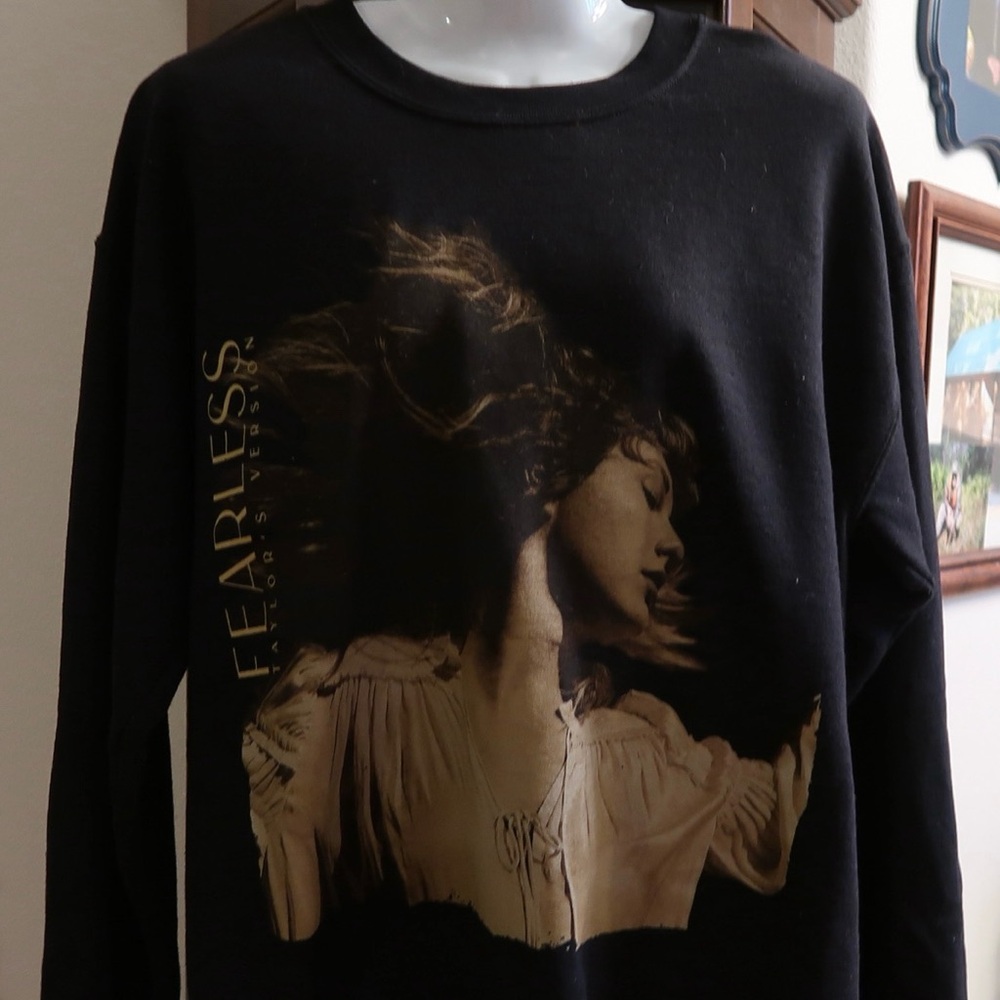 Taylor Swift Album cover pullover! Fearless Taylor’s version! Size medium!